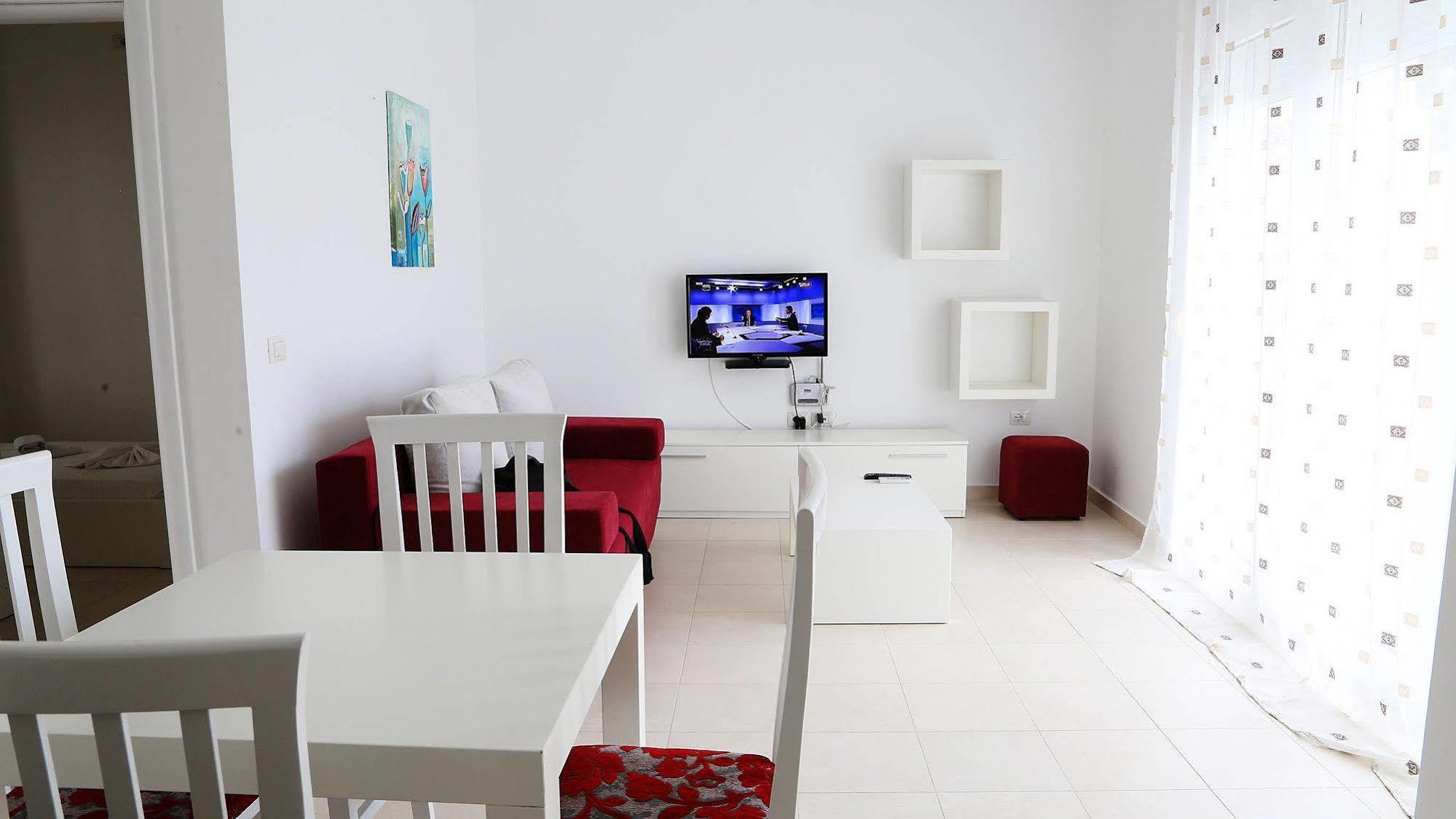 Bougainville Bay Apartments Sarandë Exteriör bild